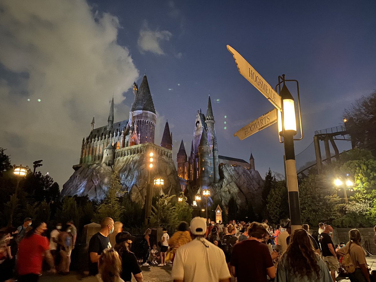 Hunter25Killer's tweet photo. A few more snapshots from the epic vacation I just got back from! I got to hit up Universal, Animal Kingdom, and Hollywood Studios with my gf and friends! #AnimalKingdom #HarryPotter #HollywoodStudios  #UniversalOrlando https://t.co/iOrPFtYtAL