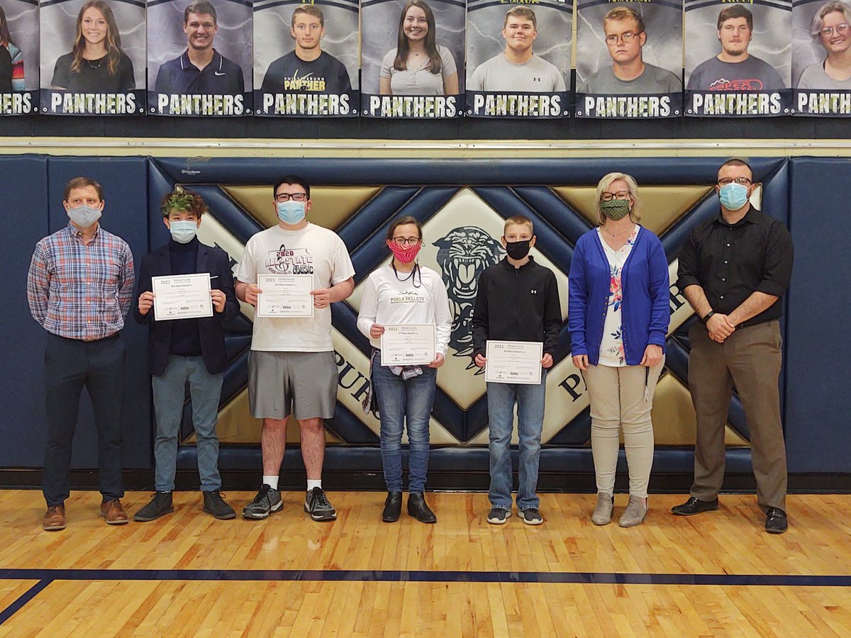 SarahLaRosh's tweet photo. A terrific #YEC today in Phillipsburg.Proud of all these students!

1st- Poles Pellets
2nd- Bubba's Bakery
3rd- The Future Farmer

@phillipsCoEcoDe @BritNickKansas  @networkkansas @ecomm_ks @Phillipsburg_HS #kseship @getphillipsburg https://t.co/IlAFbNlj5q