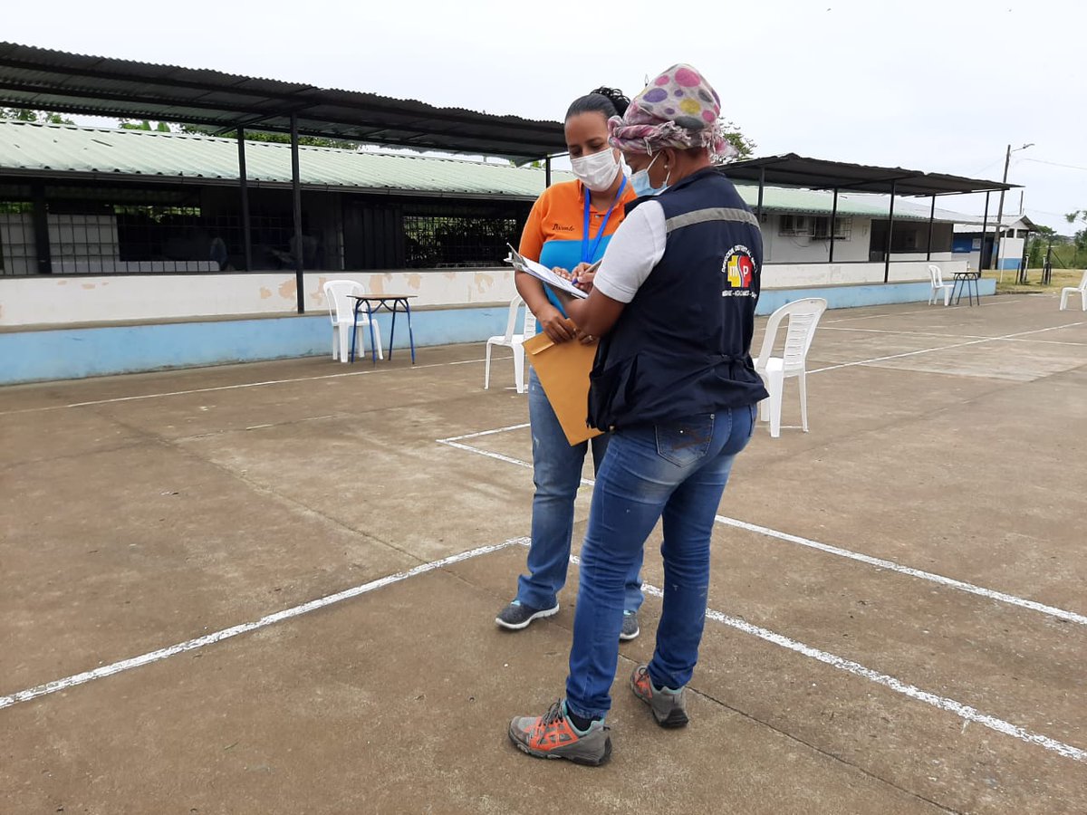 SaludImbabura's tweet photo. #Atacames | Delegados del  #Distrito08D03 Muisne Atacames Salud junto al distrito de educación visitaron los establecimientos educativos con el fin de verificar la implementación de medidas de bioseguridad instauradas en caso de reapertura de clases presenciales, #SaludParaTodos https://t.co/2XgOEhtvlb