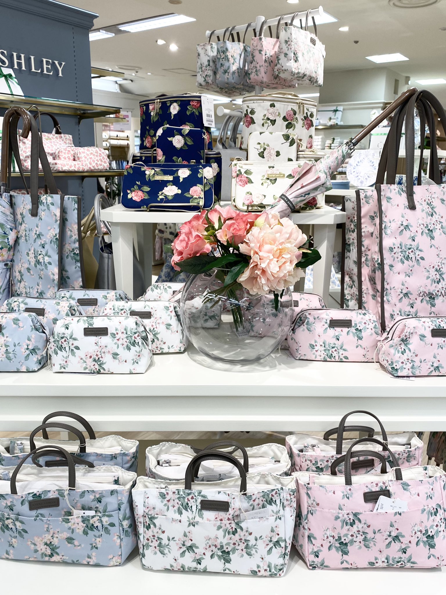 Laura Ashley ローラアシュレイ 日本公式ショップ こんにちは ローラアシュレイは 本日 京王百貨店新宿店に オープンいたします ローラアシュレイ大好きな方は 遊びに来て下さいね T Co Hlwlmcwdpl Twitter