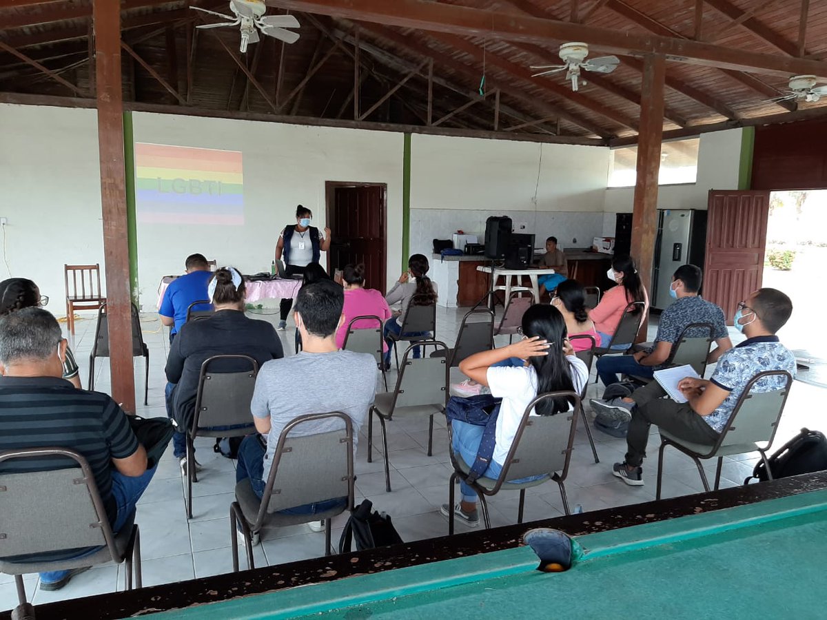 SaludImbabura's tweet photo. #Atacames | Profesionales de salud del #Distrito08D03 reciben capacitación en manejo digital de la aplicación de encuesta de satisfacción al usuario y  atención a personas LGBTI para fortalecer la calidad y calidez en las unidades operativas #SomosMSP https://t.co/ampseRkOhX
