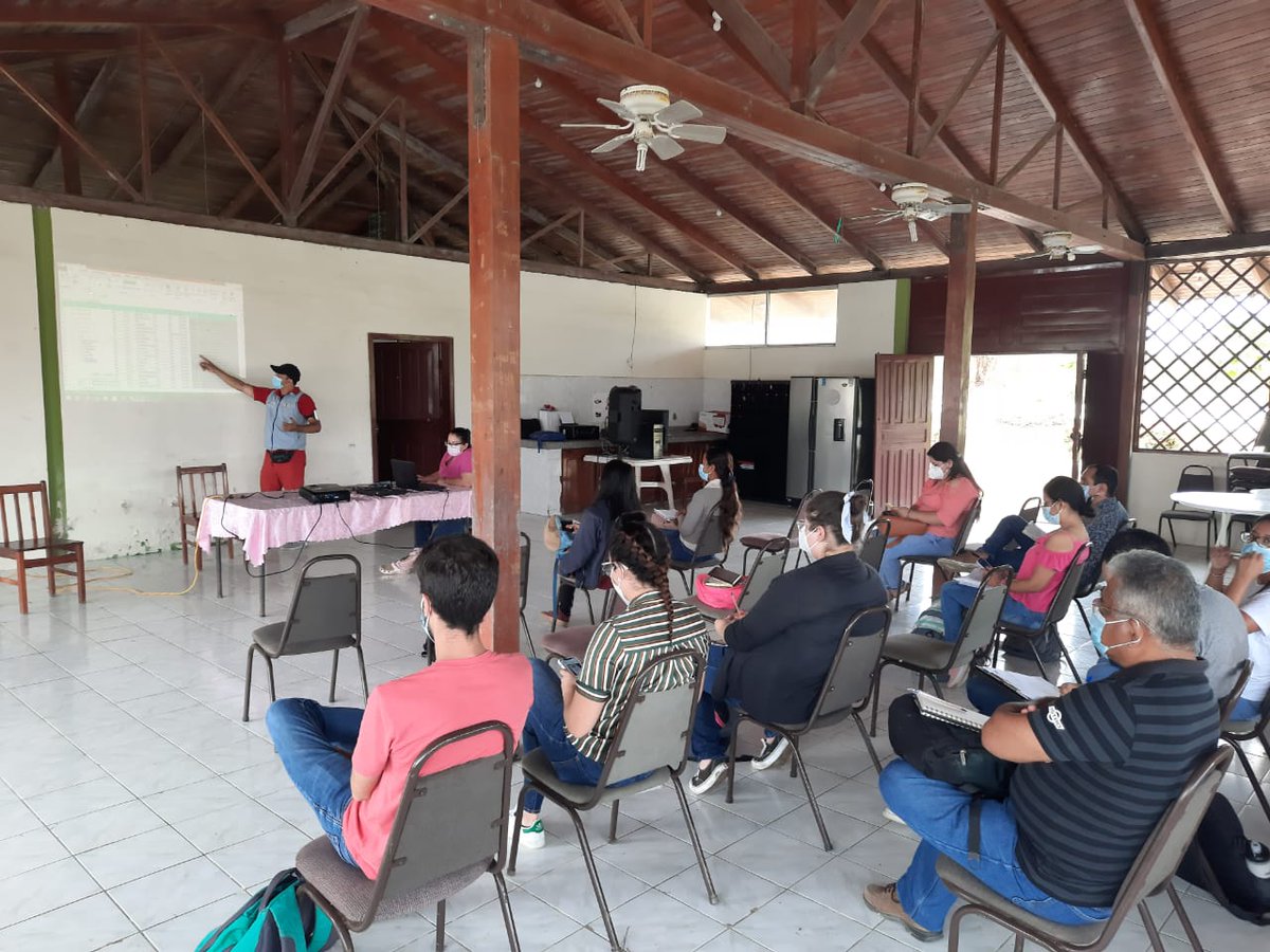 SaludImbabura's tweet photo. #Atacames | Profesionales de salud del #Distrito08D03 reciben capacitación en manejo digital de la aplicación de encuesta de satisfacción al usuario y  atención a personas LGBTI para fortalecer la calidad y calidez en las unidades operativas #SomosMSP https://t.co/ampseRkOhX