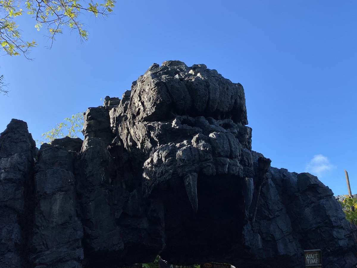 Hunter25Killer's tweet photo. Kong is one of my favorite films. The original and Peter Jackson’s re-imagining really struck a chord with me as a child. I rode the original Kongfrontation at #UniversalOrlando when I was a child and now I finally got to experience Skull Island: Reign of Kong. #nostalgia #Kong https://t.co/XGUhTuAkPd
