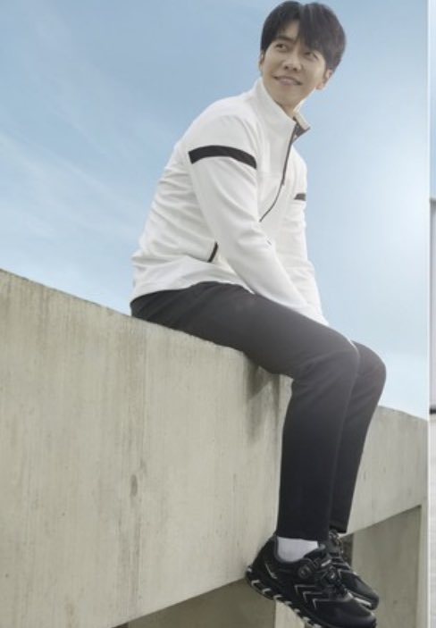 macel1387's tweet photo. Lee Seunggi has chosen as the new model for sports brand Prospecs original..
#LeeSeungGi
#ProspecsOriginal
https://t.co/00arlPI3gk https://t.co/OmCUrKWHZK