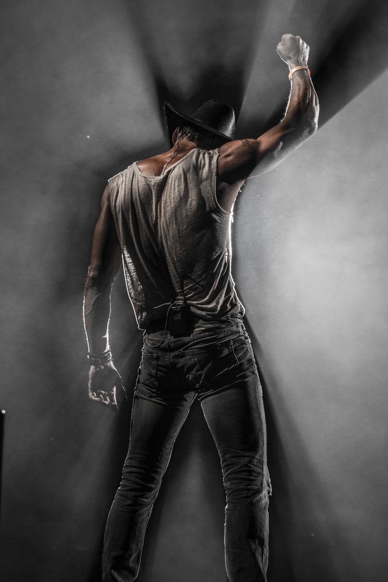 Tim McGraw tweet media