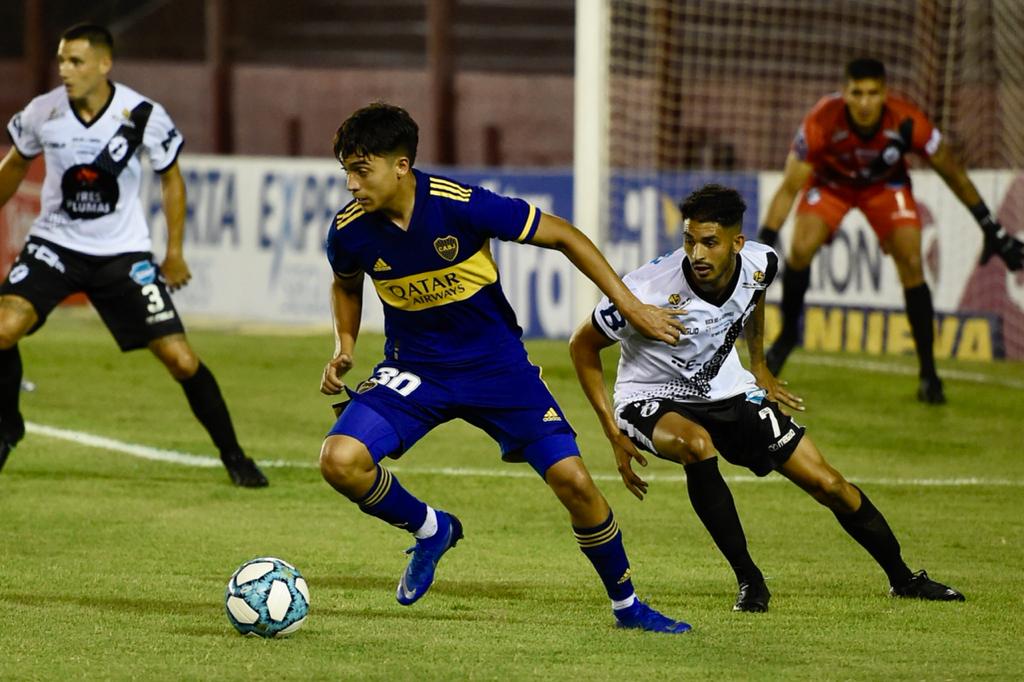 En un partido en el que no le sobró nada, Boca venció a Claypole por 2 a 1 por Copa Argentina