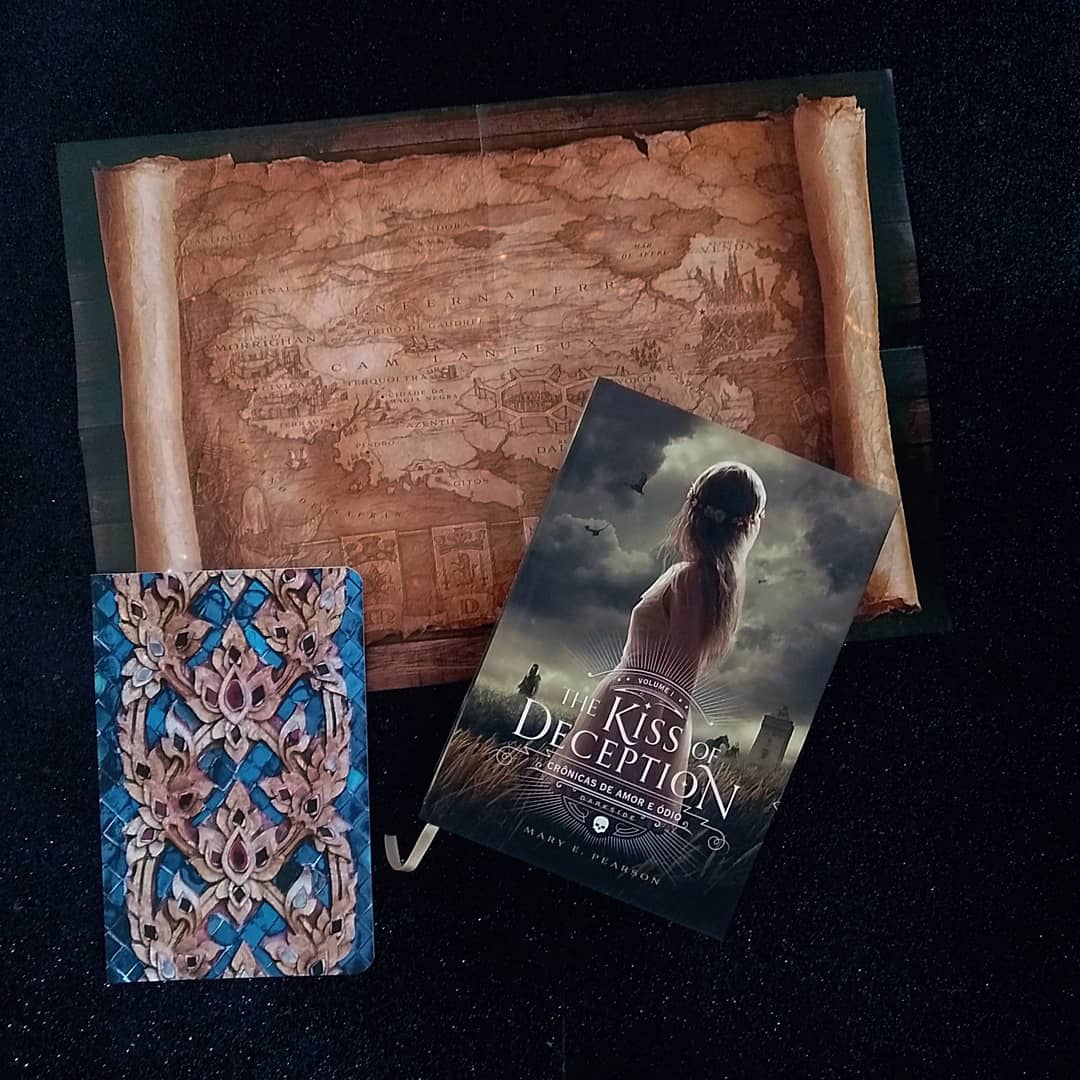 gabileitora30's tweet photo. Venham conferir meu novo post sobre o livro The Kiss Of Deception, da autora @marypearson publicado pela editora @DarkSideBooks
https://t.co/2loaMZKAOl
#book #BookTwitter #ready #darkside #thekissofdeception #maryepearson #livros #leitura #ler #leitora https://t.co/sukPaQEL5T