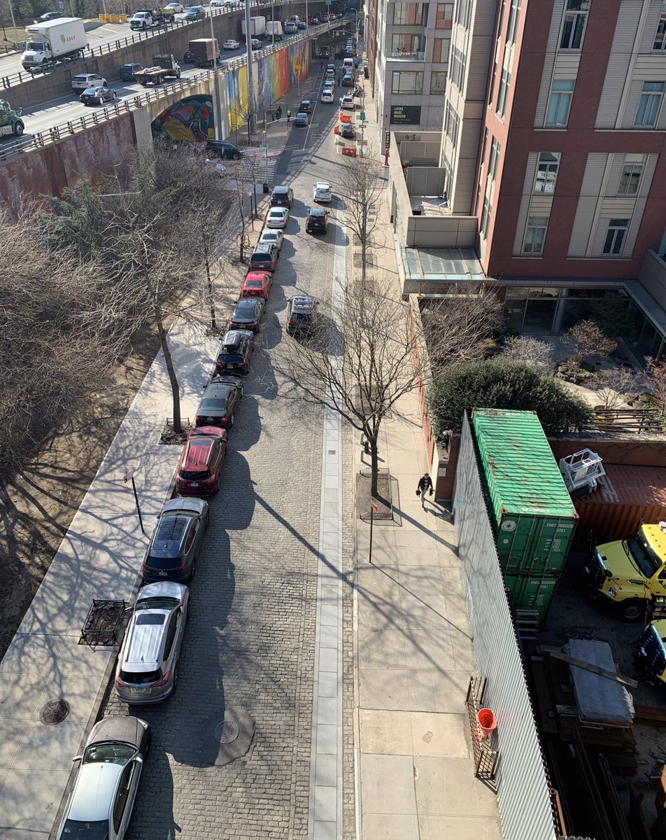 D00RZ0NE's tweet photo. Went to DUMBO for the first time in a while today. This #bikeNYC paving on the repaired #BelgianBlock is 💯.  I love ❤️ it when this city @NYC_DOT gets it right! https://t.co/H24KWm4u4q