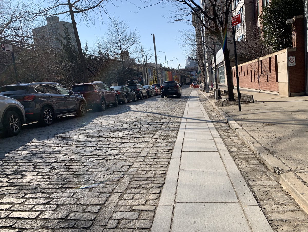 D00RZ0NE's tweet photo. Went to DUMBO for the first time in a while today. This #bikeNYC paving on the repaired #BelgianBlock is 💯.  I love ❤️ it when this city @NYC_DOT gets it right! https://t.co/H24KWm4u4q