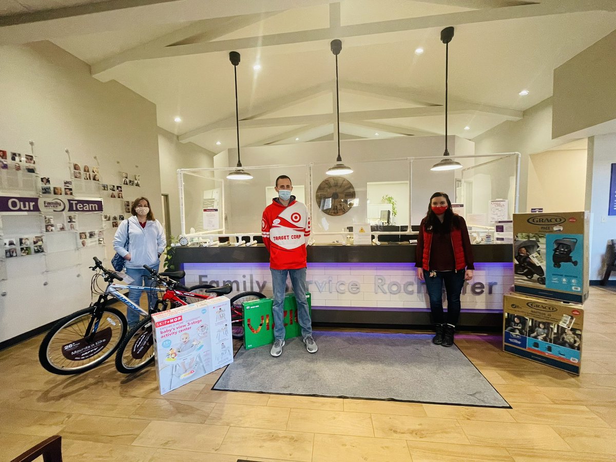 Today we had the privilege of dropping off these awesome items to Family Service Rochester as a donation for their upcoming auction. We love to partner with the community <a href="/T1351/">滝之上</a>! <a href="/erin_eee/">Erin TeBeest</a> <a href="/KestutisJocius/">Kestutis Jocius</a>