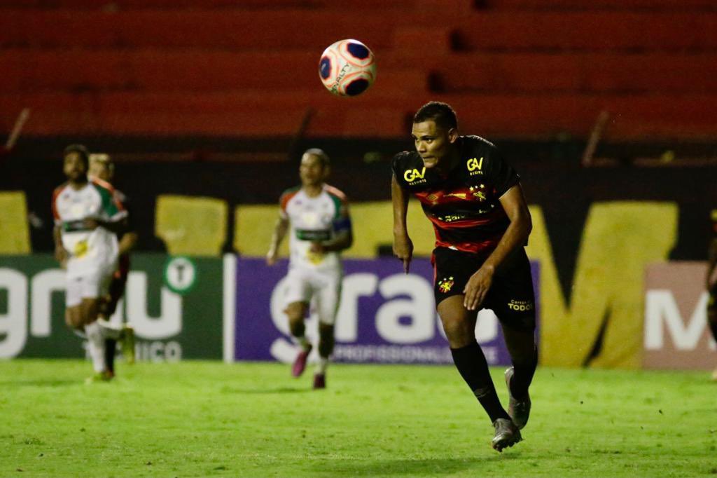 mikaelfelipe99's tweet photo. A vitória não veio, mas fico feliz com o belo gol marcado. Apenas Deus sabe o que passo no dia a dia. Seguimos focados no objetivo. Vamos, Sport!🦁
#fe 
#Deus 
#deussempre
#FOCOFESS2021 
@sportrecife https://t.co/ZfxW3GftoF