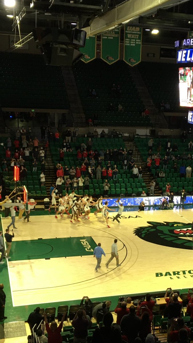 mark_a_cameron's tweet photo. Congrats to @omhsbasketball on winning the ‘Ship. Great to be an OM Eagle!  #GOOM https://t.co/L4P0sYeonQ