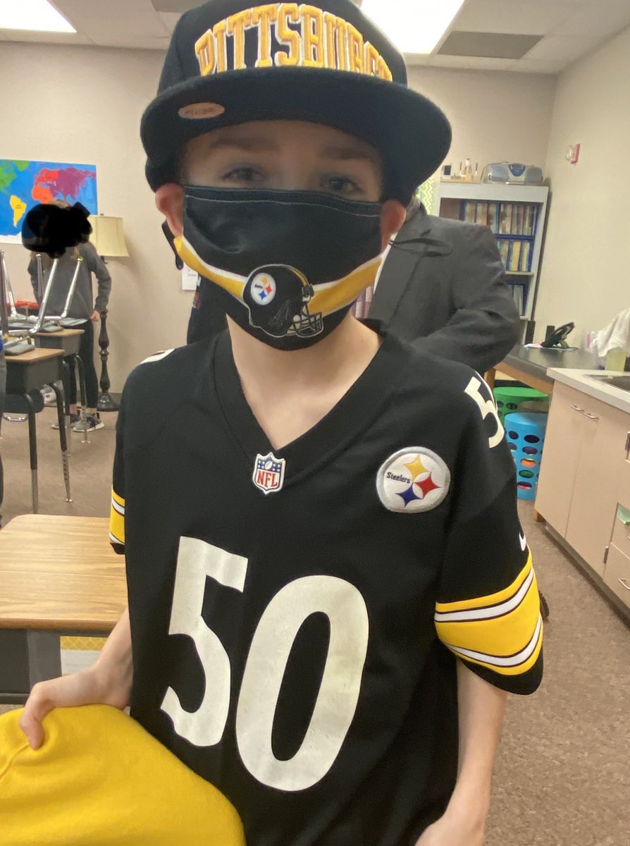YPSmedia's tweet photo. Read a book about an athlete and wear your favorite sports team! What great school spirit! #readacrossamerica #yeslibrary #yutanelem https://t.co/0FYVnaMFnJ