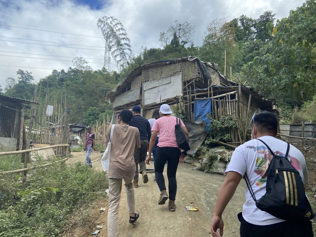 stpbuplb's tweet photo. Noong Pebrero 28, nakapagbigay ang UPLB Agapay ng 300 relief packs para sa mga magsasaka at scavengers ng Montalban, Rizal. (1/3)
#UPLBAgapay 🤝
#ServeThePeople https://t.co/CDoON96q5C