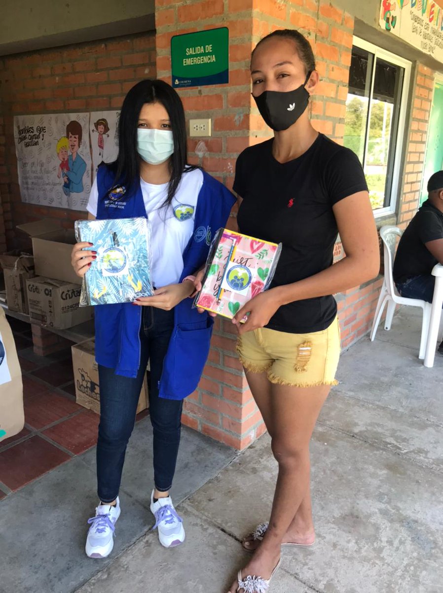 VoluntaUNIMAG's tweet photo. Realizaron la entrega de 111 Kits de útiles escolares a los niños, niñas y adolescentes del corregimiento de Bellavista y de la vereda Riomar en el municipio de Algarrobo en el departamento del Magdalena. 
  
#SiembraEducación
#MásConectadosQueNunca https://t.co/WlBgh6ITTC