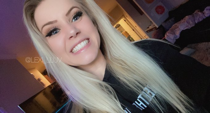 Going to get a chocolate milkshake then I&rsquo;ll be on cam! https://t.co/bPMyyMrg2X https://t.co/tuEgOnX