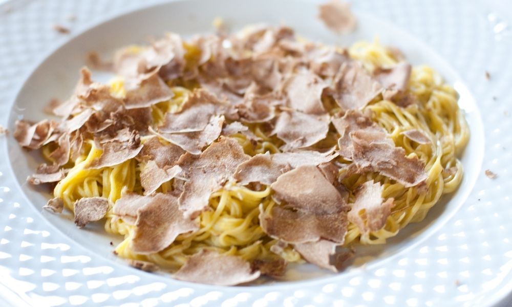Discover the food of Italy's Piedmont region - the home of truffles, chocolate and decadent pasta.  #italy #italianfood #untolditaly bit.ly/3e1AJ6i