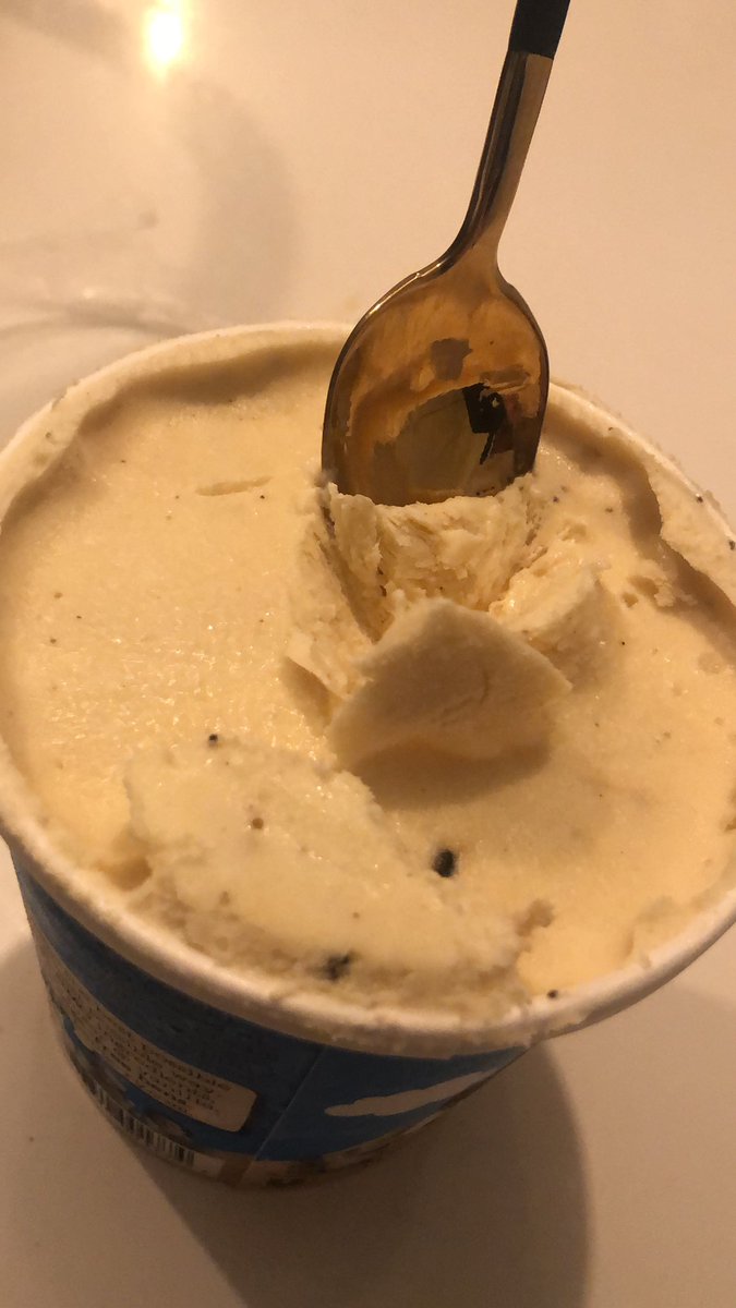 Novaa240's tweet image. Awe man freezer burn... still gonna eat it tho #benandjerrys