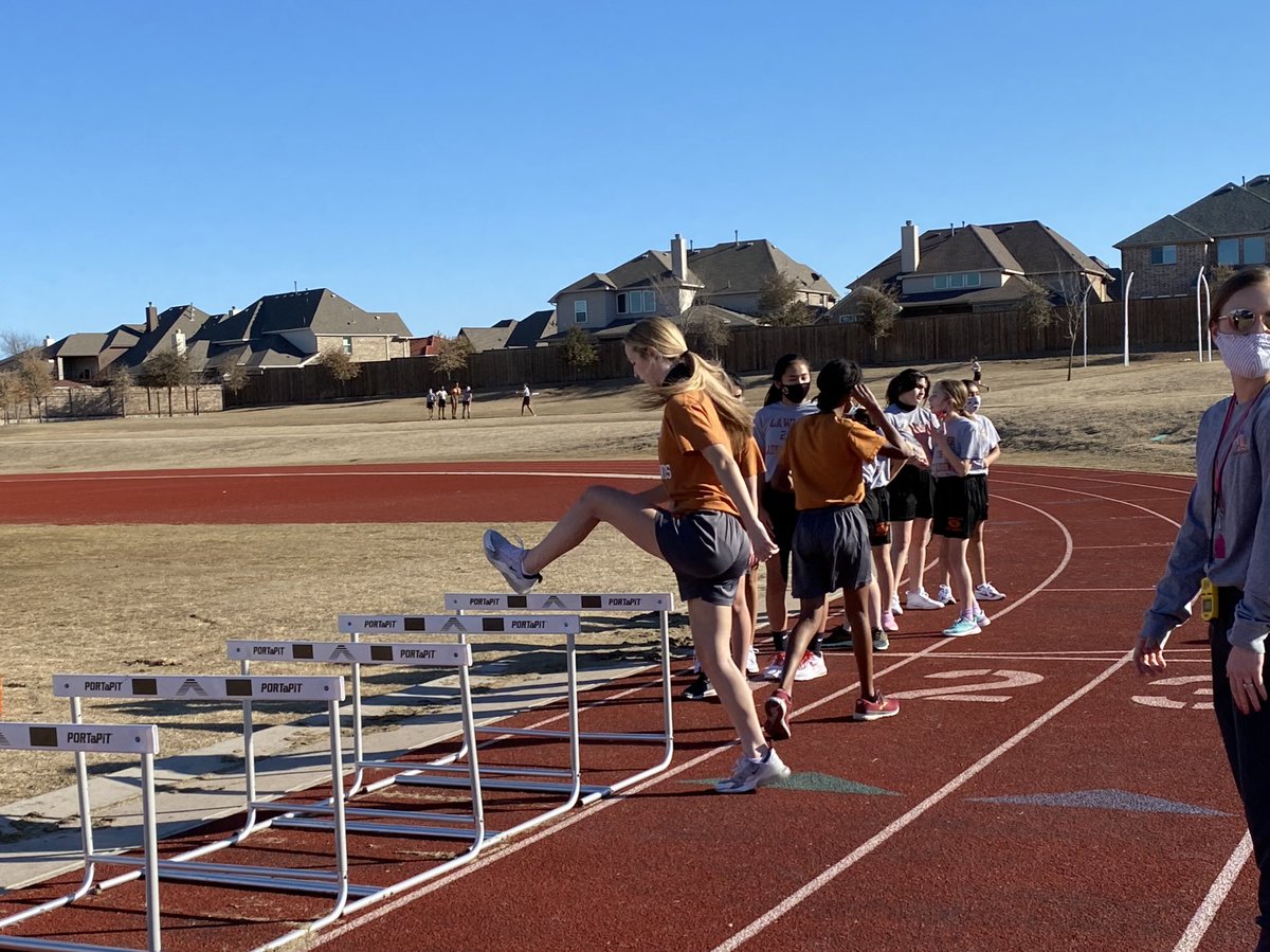 LMSLadyLegends's tweet photo. The Lady Legends have been hard at work learning new things this week! We sure are enjoying this beautiful weather too! #grind #ladylegends #teameffort #allhandsondeck #springtimeintexas https://t.co/QXnLdKsmp1