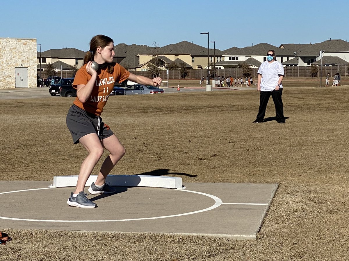 LMSLadyLegends's tweet photo. The Lady Legends have been hard at work learning new things this week! We sure are enjoying this beautiful weather too! #grind #ladylegends #teameffort #allhandsondeck #springtimeintexas https://t.co/QXnLdKsmp1