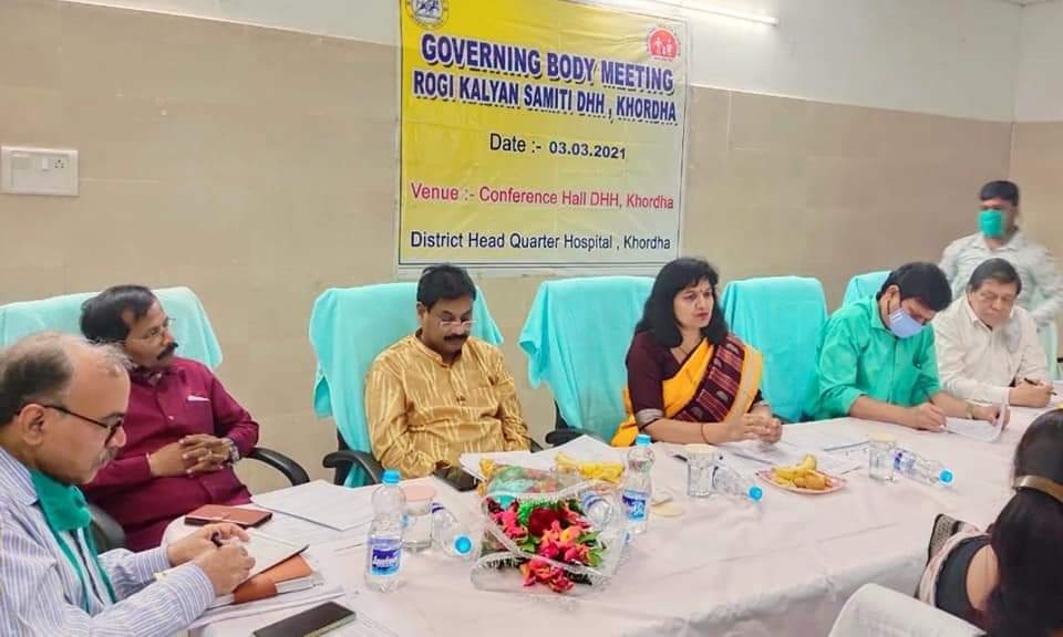 AprajitaSarangi's tweet photo. Chaired the District Health Committee meeting at Khurda, yesterday.Cutting across Party lines,we reviewed various aspects of the running of hospital.Development should be above politics.Good suggestions came.Vacancy in the rank of doctors &amp; paramedical staff is a major concern. https://t.co/hnju2waopq