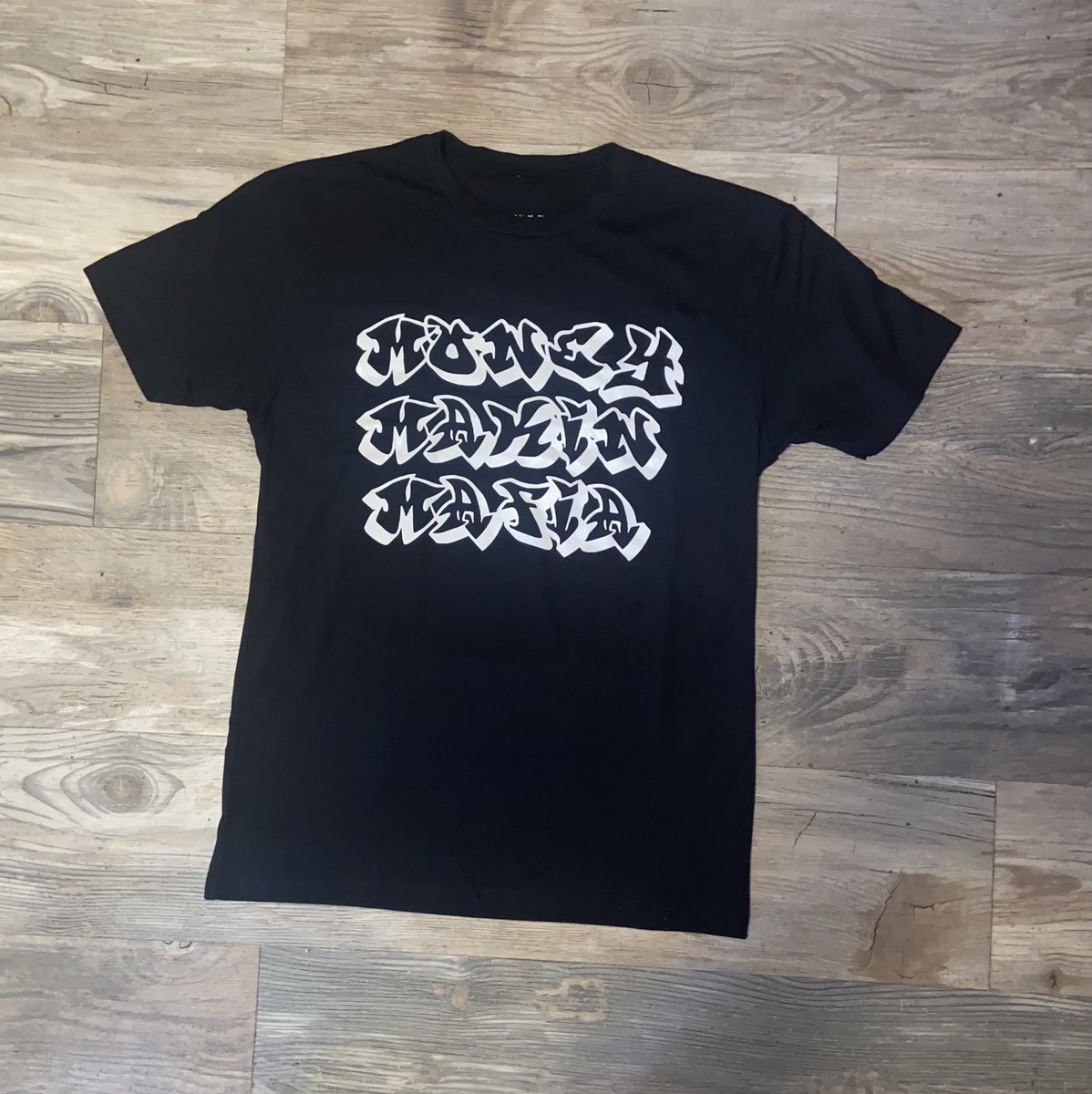 MafiaMakin's tweet photo. Black graffiti shirts are in as well at $20 or get a jogger set and get a free shirt ‼️💰 

#moneymakinmafia#moneymakinmafia™#moneymakinmafiaclothing#moneymakinmafia💰#clothingbrand#clothing#brand#streetwear#street#wear#fashion#fyp#explorepage#explore#page#viral#trending https://t.co/L17enT8ItP