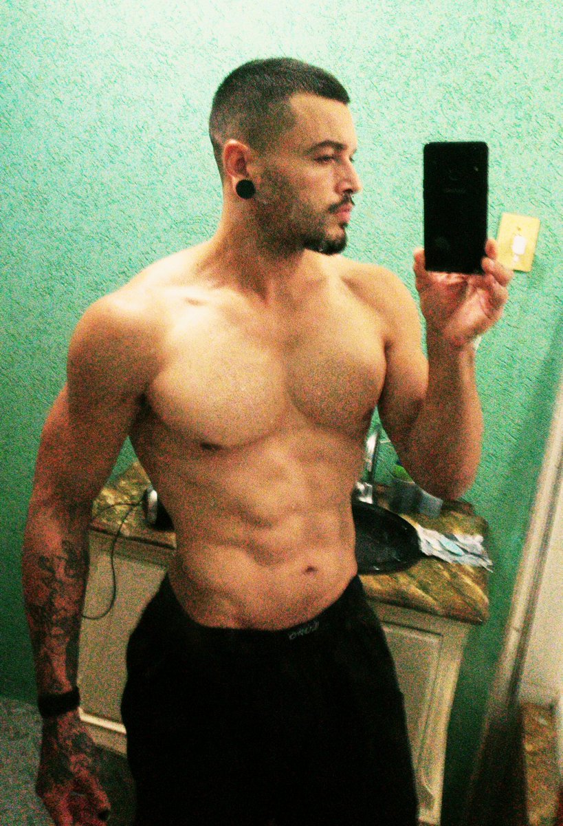 hells_ink's tweet image. Bonito, mas muita foto sem cachorro quente

#cachorroquente