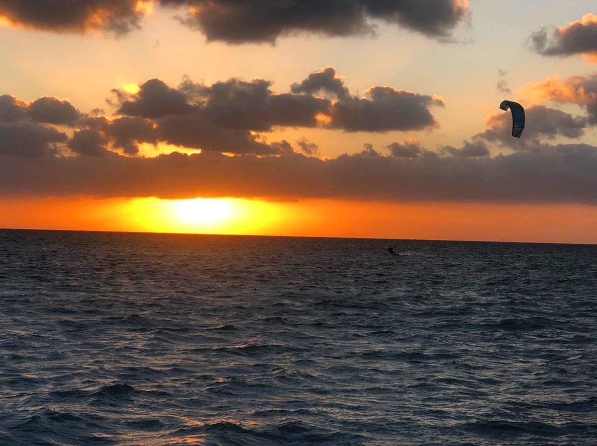 Deividkite1's tweet photo. #cancún #mexico #kiteinstructor #kiteschool #kiteboardingschool #kitefoil #kiteboardingphotos #kitelife #kitesurfingphotos #kiteaddict #kitegirl #kitephoto #wingfoiling https://t.co/91t5WMV6U4