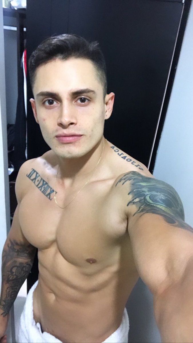soyscott_duke's tweet photo. Que rico una ducha a esta hora dame rt si te me mides. 😈🍆🍆 https://t.co/mAIyNcehFx