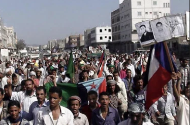 ArabSpringEng's tweet photo. The week also witnessed an agreement between leaders of the Southern Movement and Joint Meeting Parties in #Aden to unify the anti-regime demands, thus intensifying pressure on #Saleh. This coincided with the arrest of Qasim Da'ari, a leader in the Southern Movement, near Aden. https://t.co/MU1S91MJJa