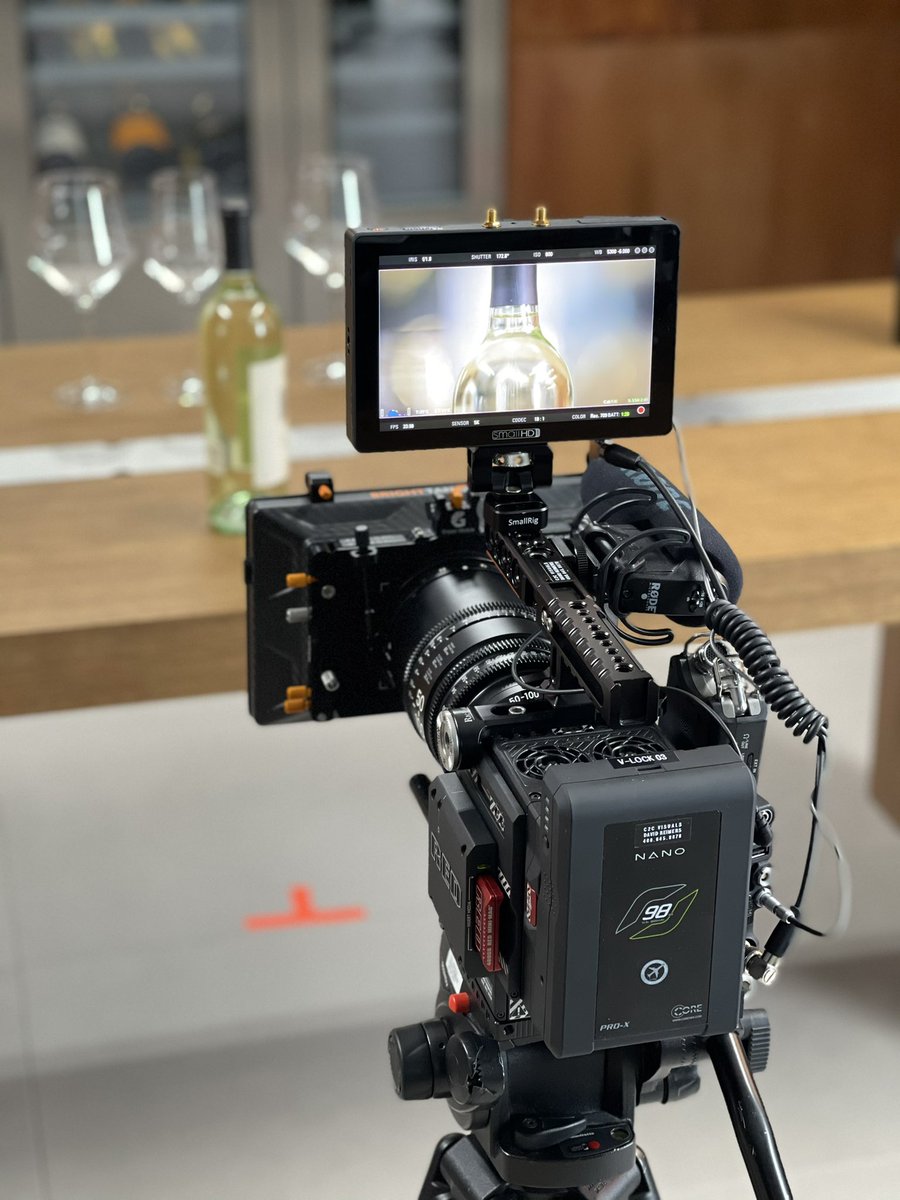 C2Cvisuals's tweet photo. On set 🎬🎥 #videoproduction #onset @brighttangerine @sigmacinelens @RED_Cinema https://t.co/NEdVjRZ60v