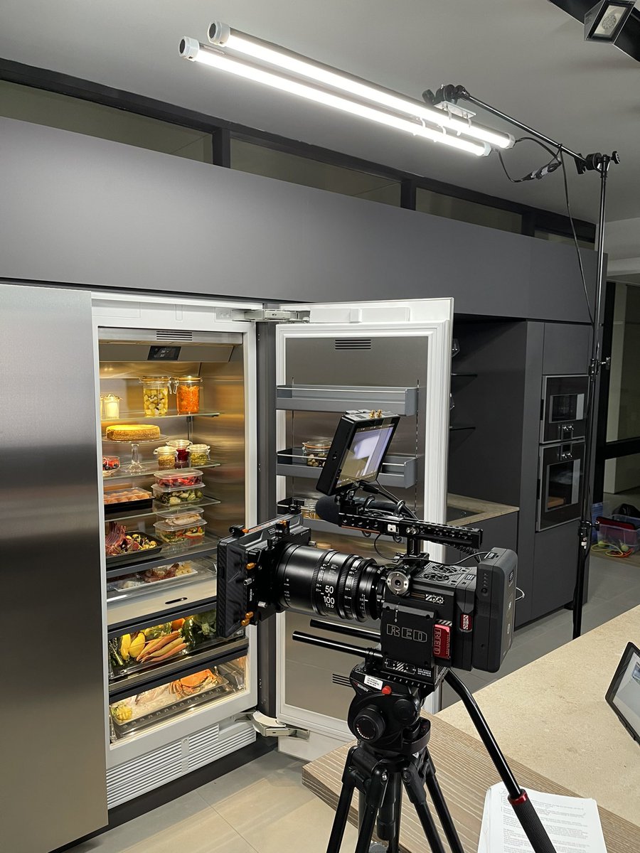 C2Cvisuals's tweet photo. On set 🎬🎥 #videoproduction #onset @brighttangerine @sigmacinelens @RED_Cinema https://t.co/NEdVjRZ60v