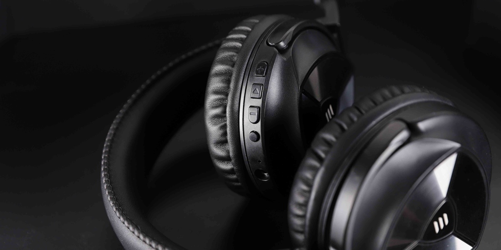 EKSAtech's tweet photo. One-key bass up🎵
Voice assistant 📱
Set up your mode with #e1.🎧
🔗. https://t.co/ffIyZhIL3I
#eksa #eksatech #bluetoothheadphones #wirelessheadphones #deepbass #headphones #musicheadphones #qualityheadphones #onsale https://t.co/e2fYVv1oZC