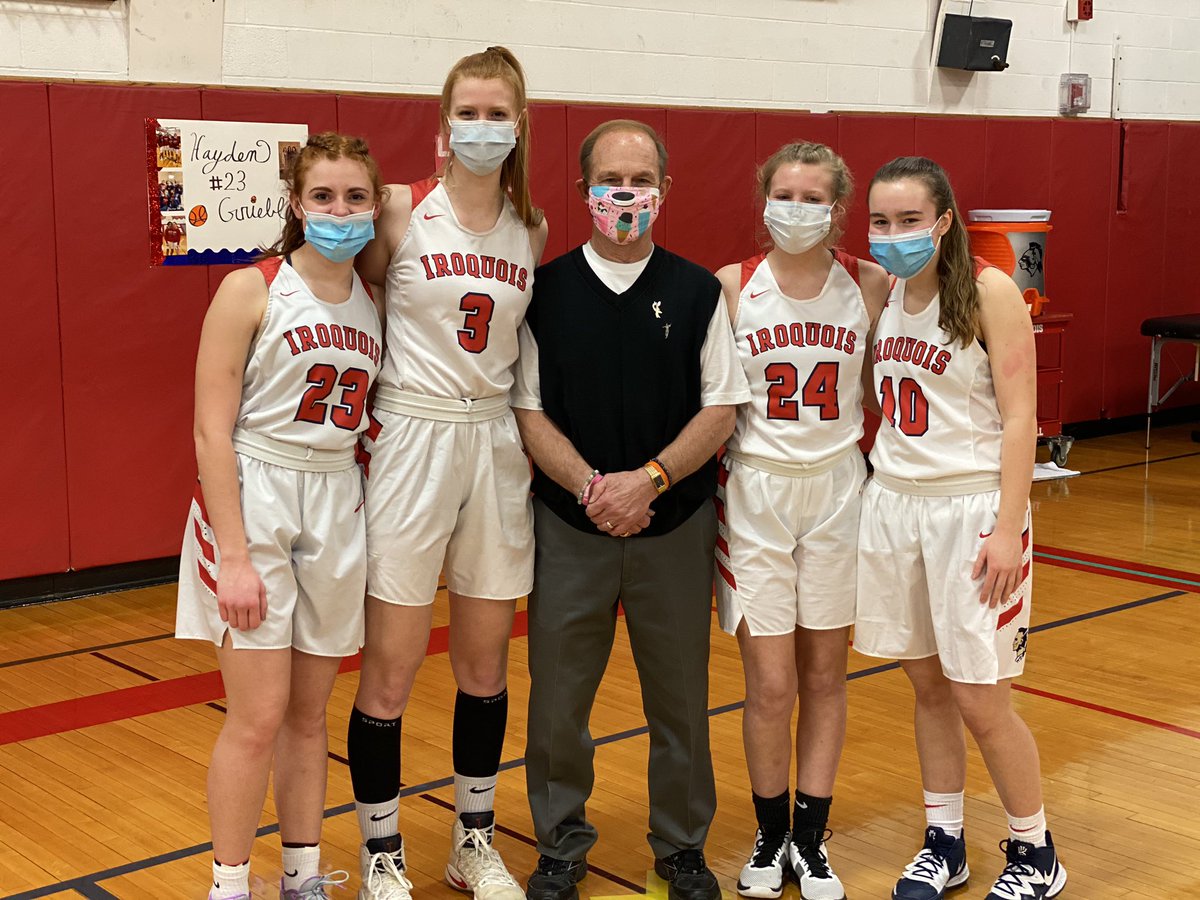 ❗️SENIOR NIGHT WIN❗️
Scoring for the Lady Chiefs🏀:
Emily McLaughlin- 29 (career high!)
Hayden Grieble- 14 (career high!)
Zoey Zienski- 10
McKenna Sinibaldi- 7
Emily Gordon- 6
Olivia Lyons- 6
Mel Lyons- 3