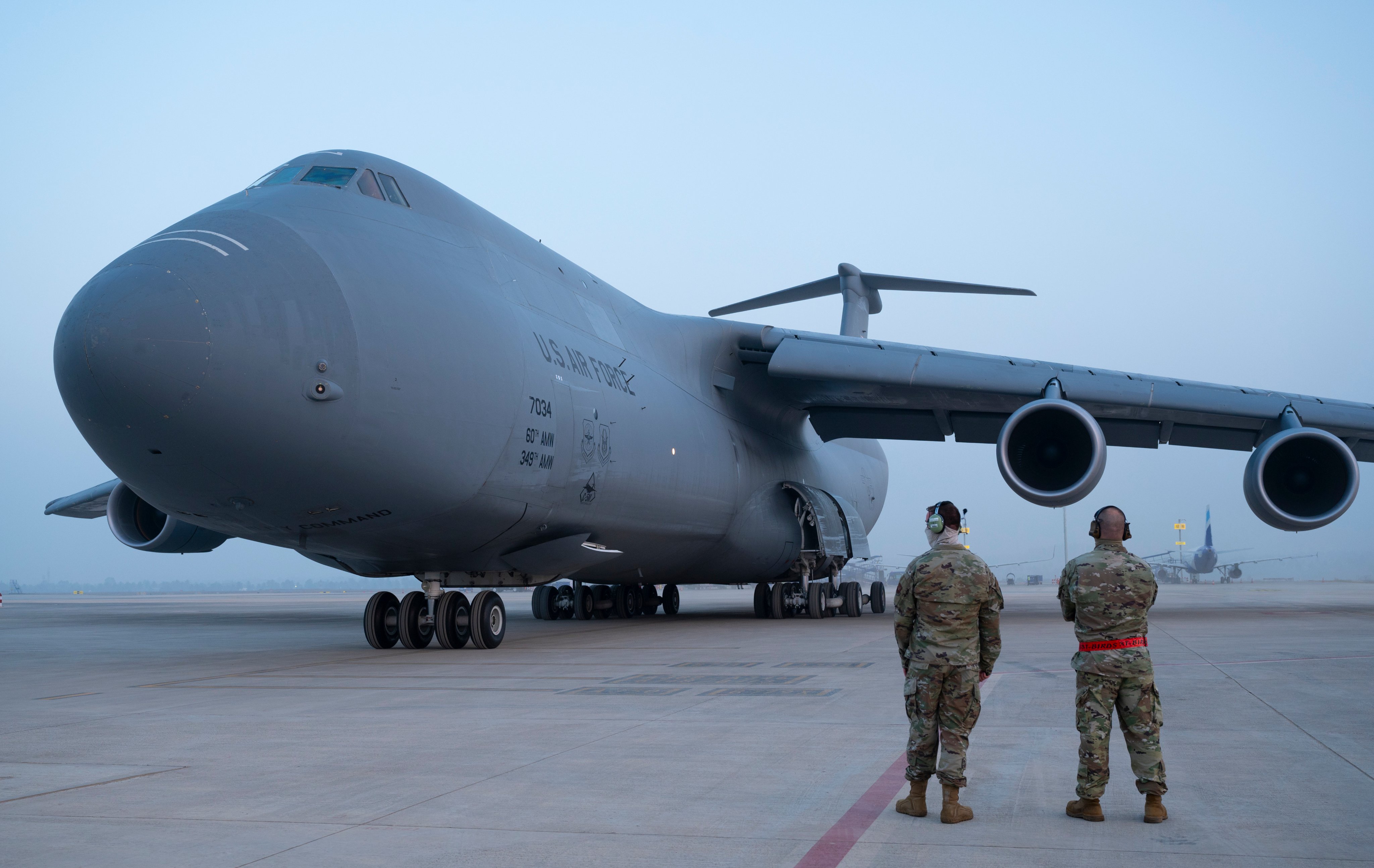 在沖米空軍嘉手納基地 C 5mスーパーギャラクシー大型輸送機 がインド ベンガルール近郊の空港に到着しました 2月1日 アエロ インディア21という軍用機などの展示会参加のために 要員 物資輸送を行いました 写真 太平洋空軍公式ホームページより