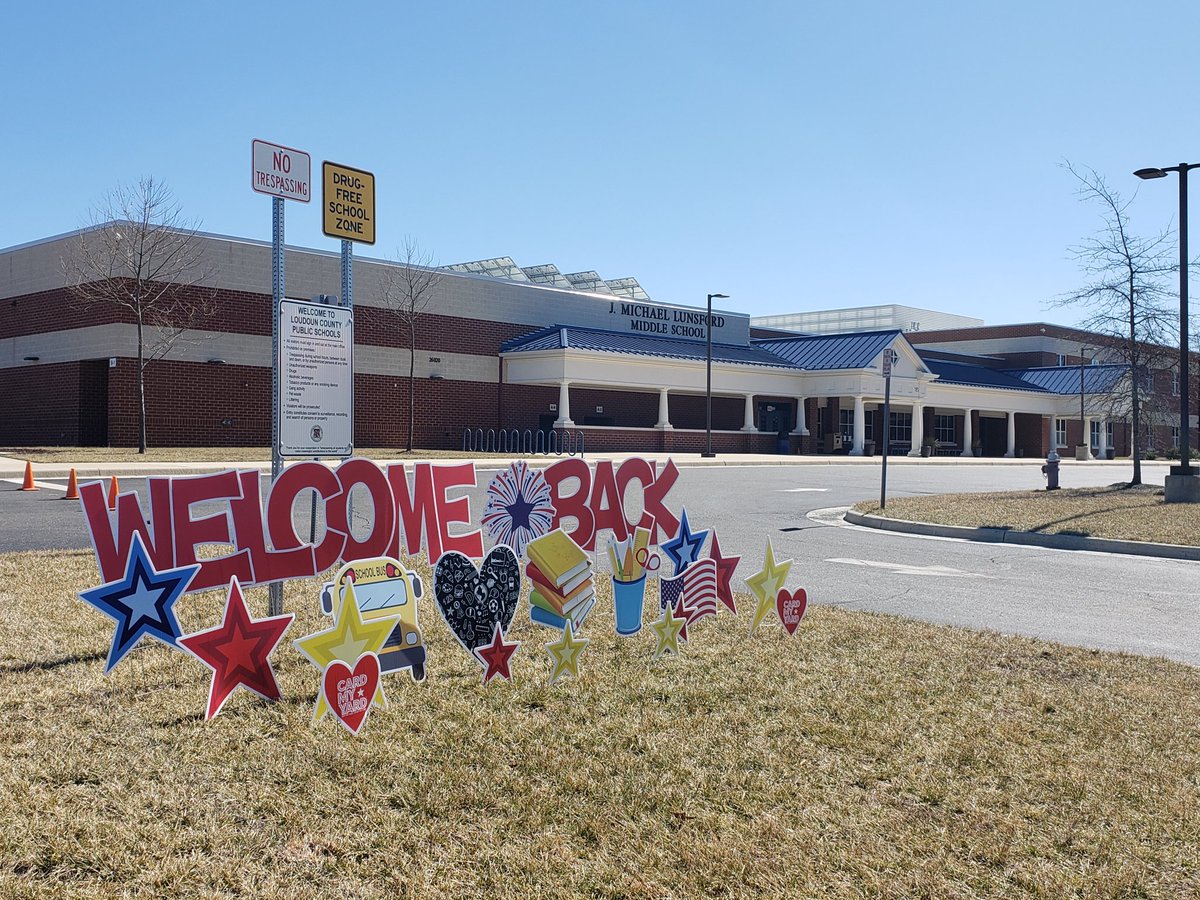 This sign put a smile on my face today as we welcomed some students back.  Tons of love for our hybrid &amp; DL Lions!!
#jmlpride <a href="/JML_MS_Official/">JM Lunsford MS</a>