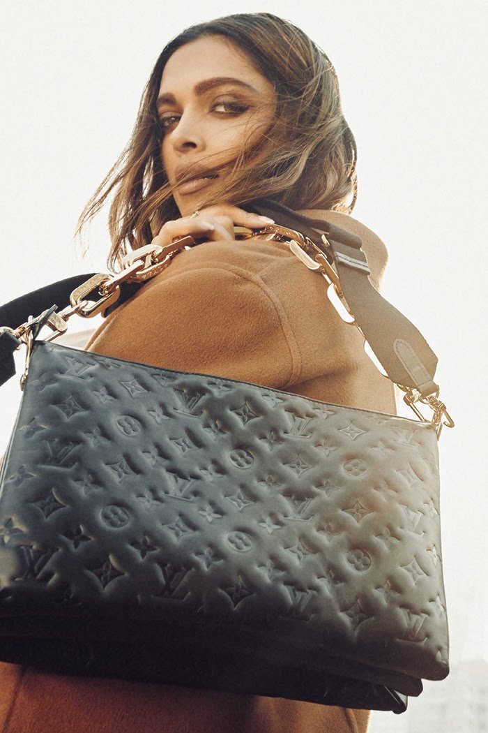 _zouzouxxx's tweet photo. Love this @deepikapadukone #LVCoussin https://t.co/c41E3NTfyR