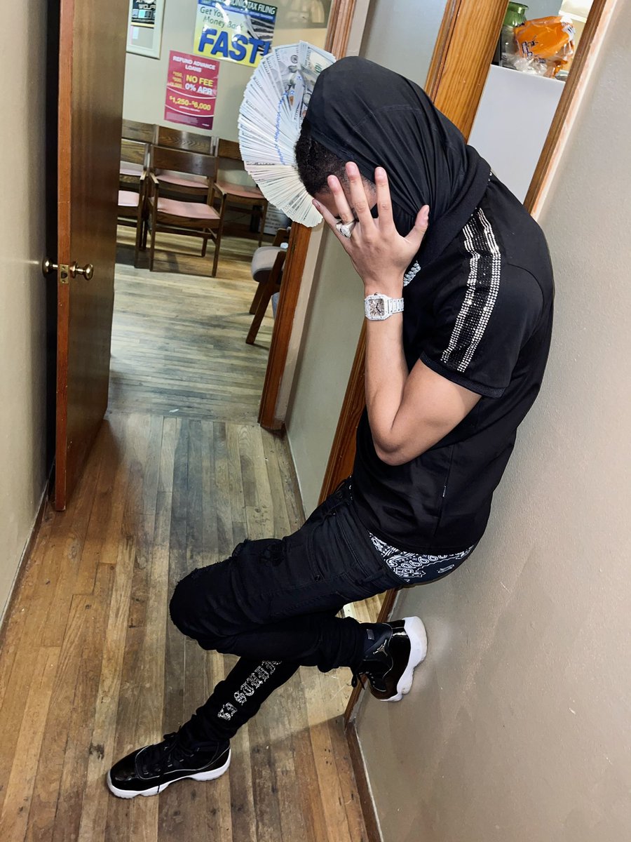 nlethegreat1's tweet photo. Be Careful Who You Call Your Friends, I’d Rather Have 4 Quarters Then A Hundred Pennies 🥷🏽 https://t.co/iVOo6St3sR