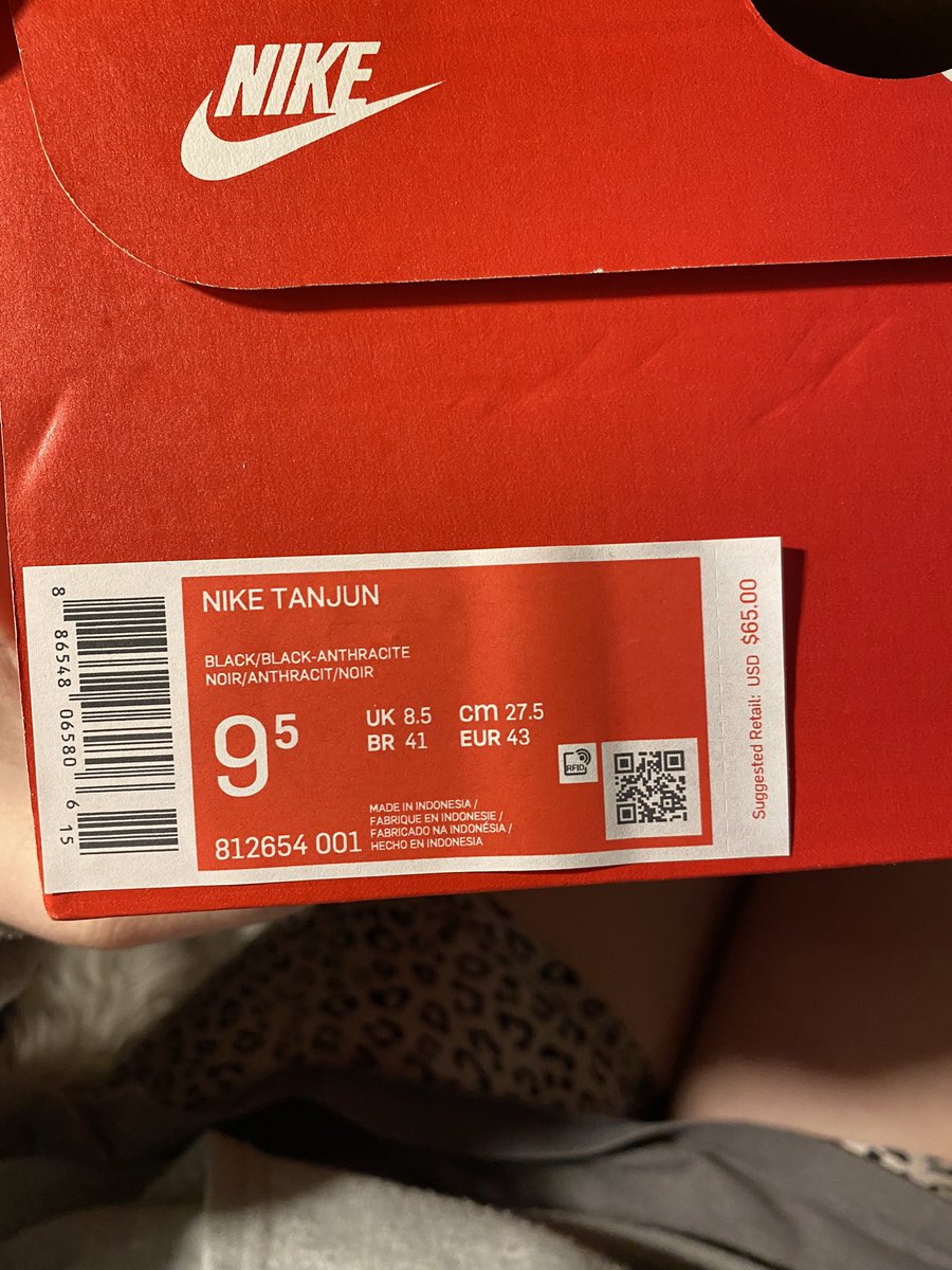 samxhernandz's tweet photo. got exclusive access to the university blues...got delivered today, opened the box and it was these... customer service said the shoe didn’t exist in their system so they can’t send me the ACTUAL shoe i ORDERED. now app says purchased so can’t even try when they drop... @Nike ??? https://t.co/zr3ViDVlyN