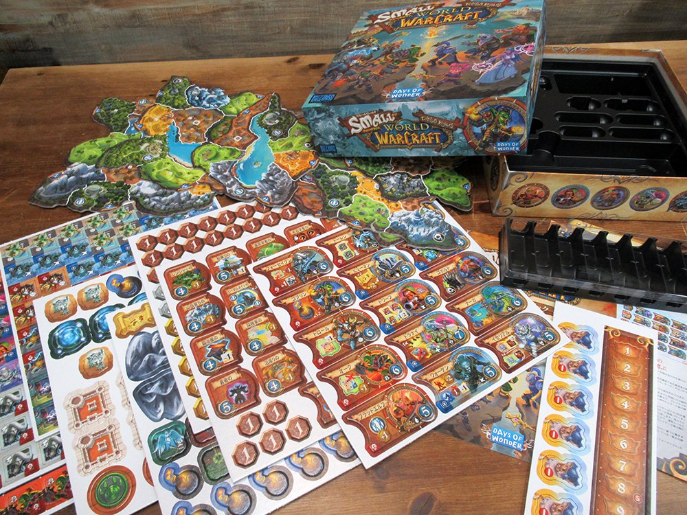HobbyJAPAN_GAME's tweet image. 『スモール・ワールド・オブ・ウォークラフト』サンプルが来たのでちょっと中身をお見せします。さすがのDoWクオリティでタイルの抜けもよさそう。コンポーネントは結構ぎっしり。箱サイズも従来の規格よりちょい厚い。 #BoardgameJP 
#WorldOfWarcraft #WoWC