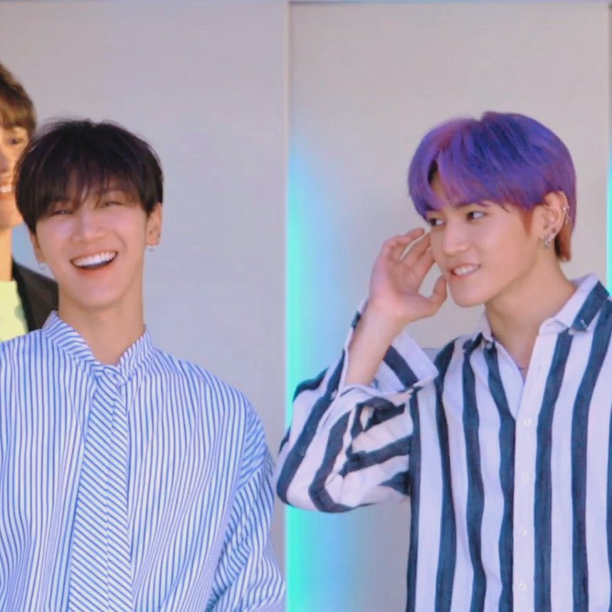 เดินข้างกันเฉยๆอย่ามาแซวได้ปะ