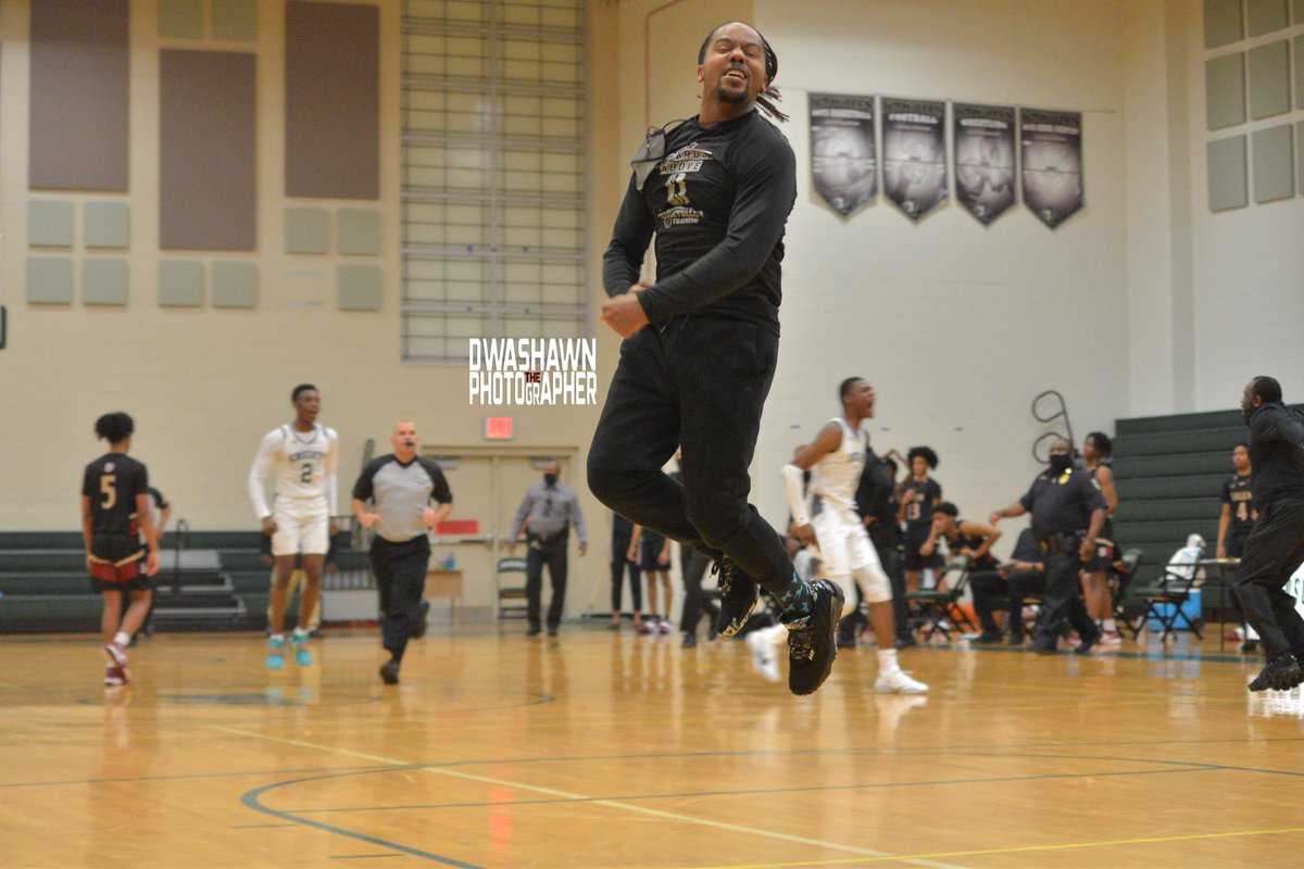 SCCPSS_HPEA's tweet photo. โผ๏ธโผ๏ธโผ๏ธKnights advance to to the Final Fourโผ๏ธโผ๏ธโผ๏ธ #WindsorForest #FinalFour #SavannahBasketball Photo Credit ๐ธ: @DwaShawnTP https://t.co/wHyATIdFl0