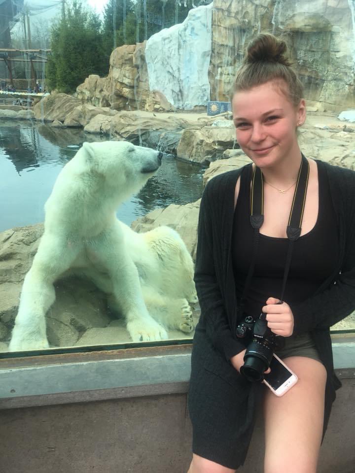 leighbaker27's tweet photo. The 4 stages of crowd participation 💙💖 @LouisvilleZoo https://t.co/Y0LXtYtJD3