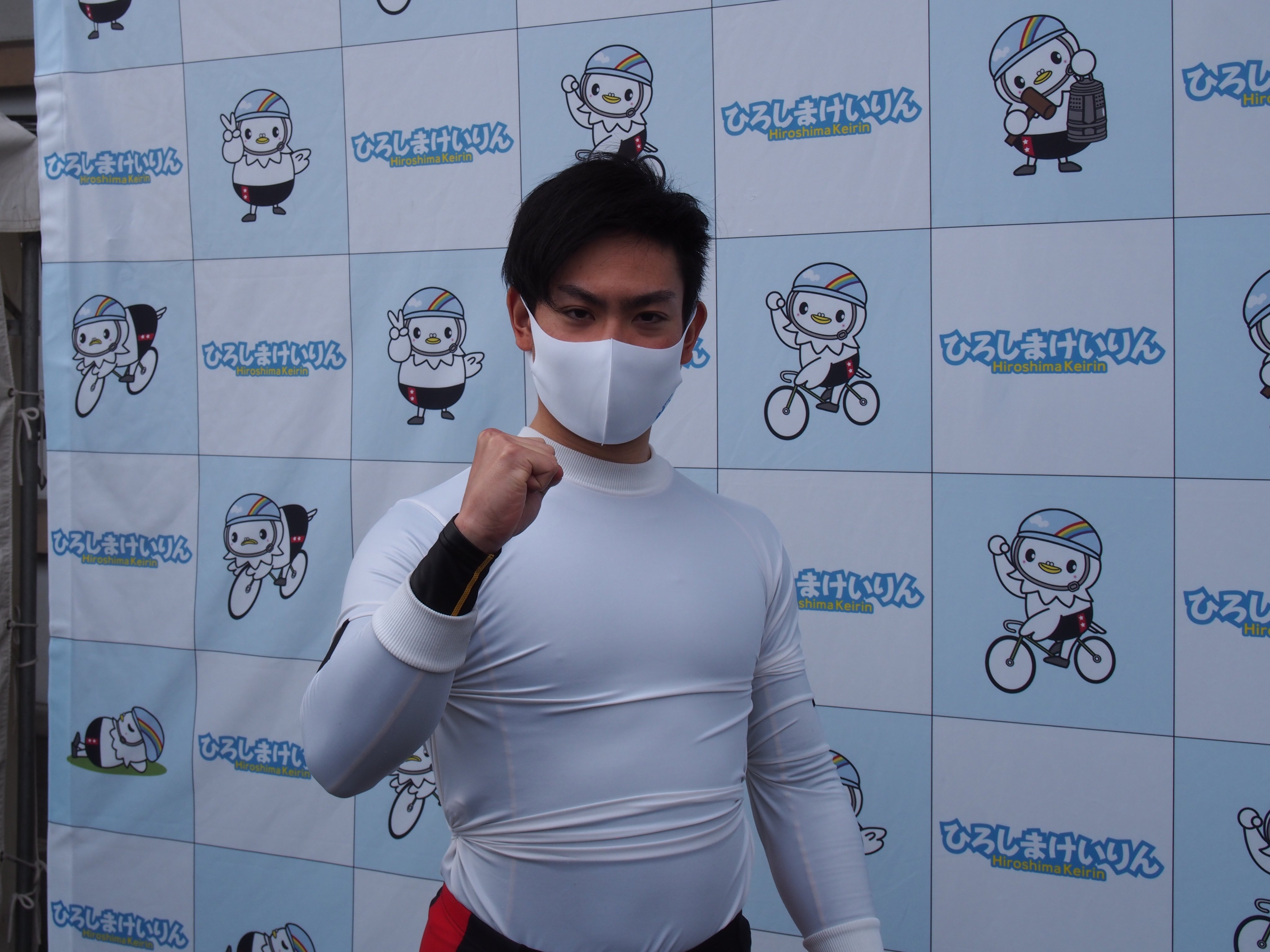 赤競プロスポーツ 競輪記者 On Twitter 玉野記念in広島 初日の１ｒは 小原佑太 選手がまくり快勝 スピードには自信があるけど レベルが上がればまくりが決まりづらくなると思うので明日以降は考えて 積極策で抵抗した 松岡孝高 選手は４着 最高の