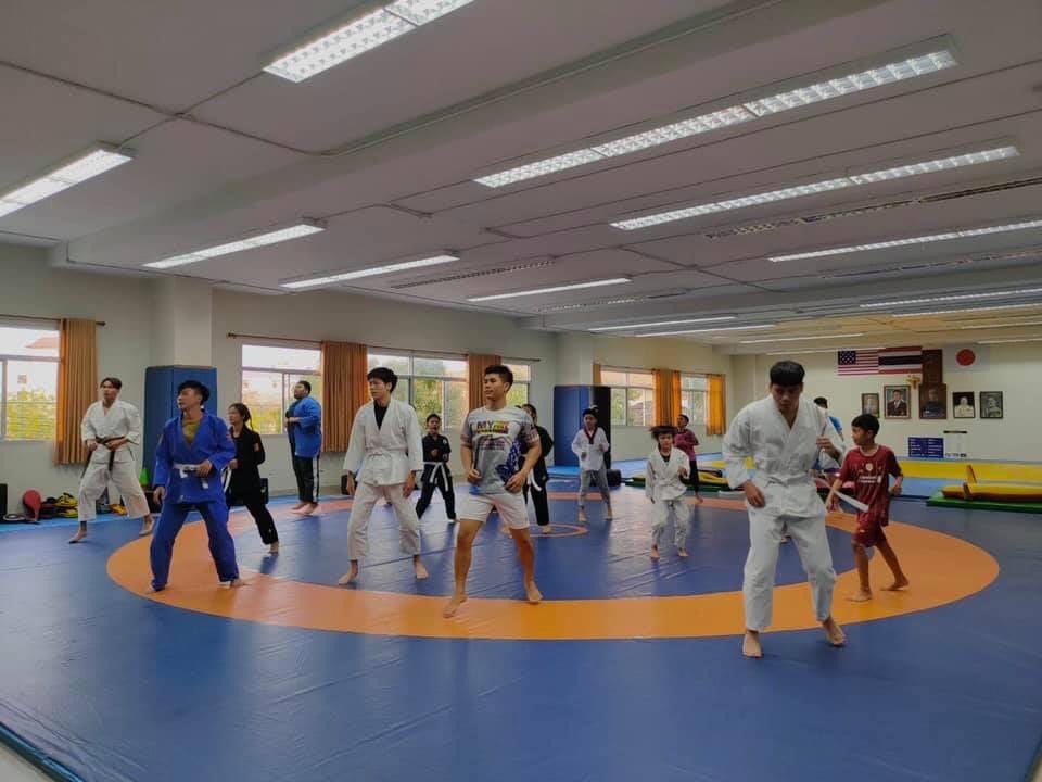 jitsu_thai's tweet photo. 📣ฝากยิมไปกับสมาคมกีฬายูยิตสูแห่งประเทศไทย
“https://t.co/CK9JznZrvf.GYM”
เรียนรู้อย่างหลากหลาย 
-เพื่อพัฒนาสมรรถภาพทางกาย 
-พัฒนาทักษะกีฬาสู่ความเป็นเลิศ      
☎093-139-9988 อ.เปรม 
📩 inbox สอบถามได้ที่ https://t.co/sZB7DFzlwE https://t.co/HBTg9AVAUN