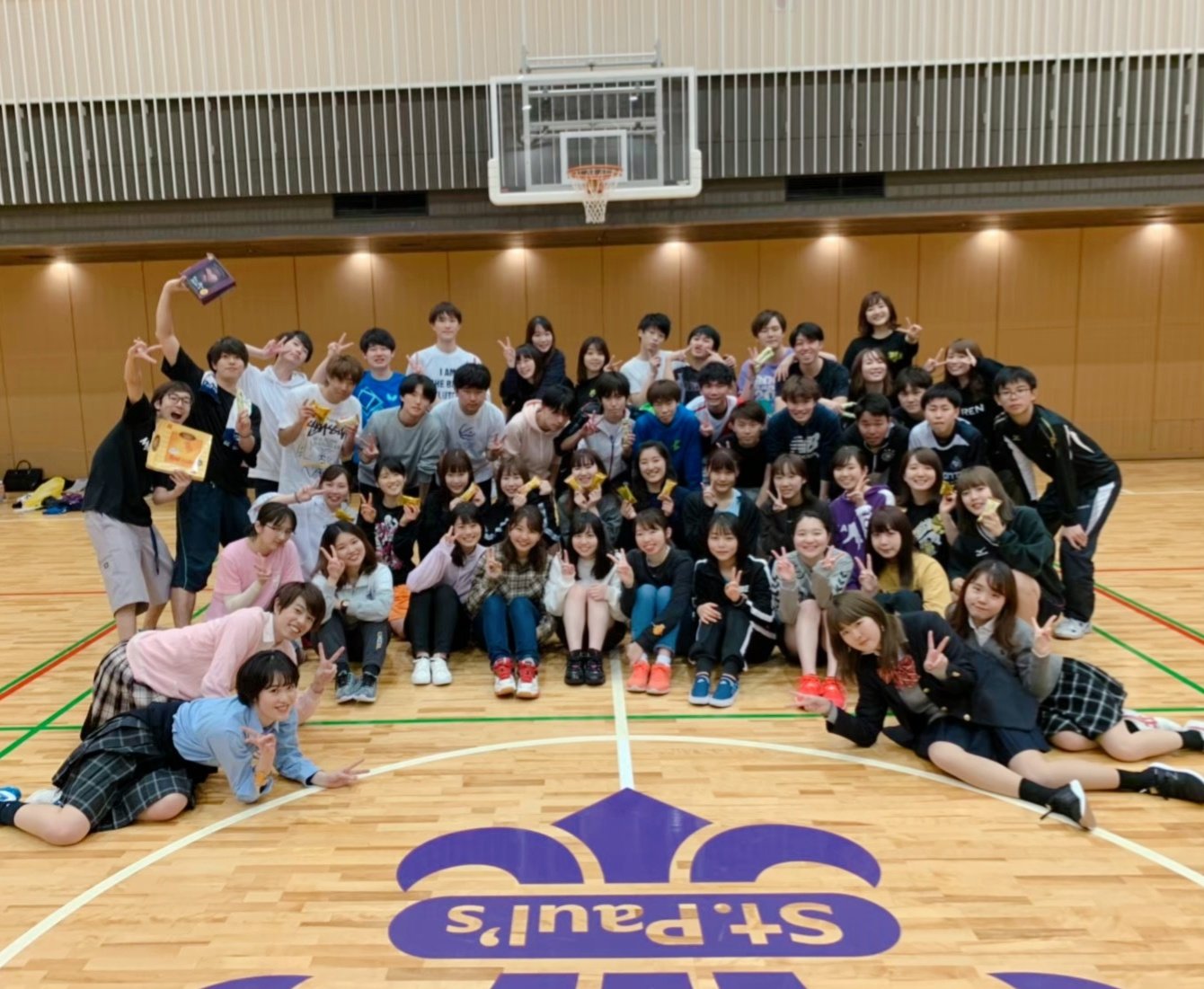 立教スキーサークル Baren これから例年の1年間のスケジュールを紹介します 4月 新歓ディズニー たくさんアトラクション乗って たくさん食べて たくさん写真撮って むっっちゃ楽しい1日です お揃いのtシャツを着るのも