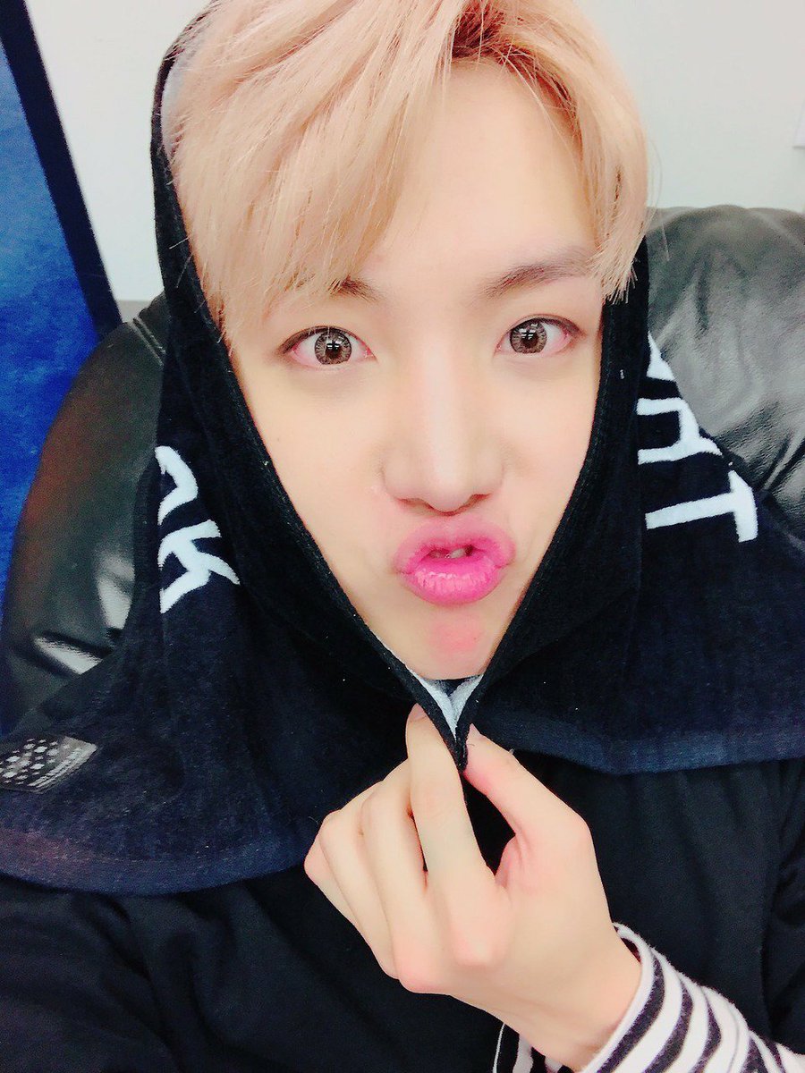 SOPECAKEZ's tweet photo. "you're teaching me to love" 🤎 https://t.co/e5yofGfi58