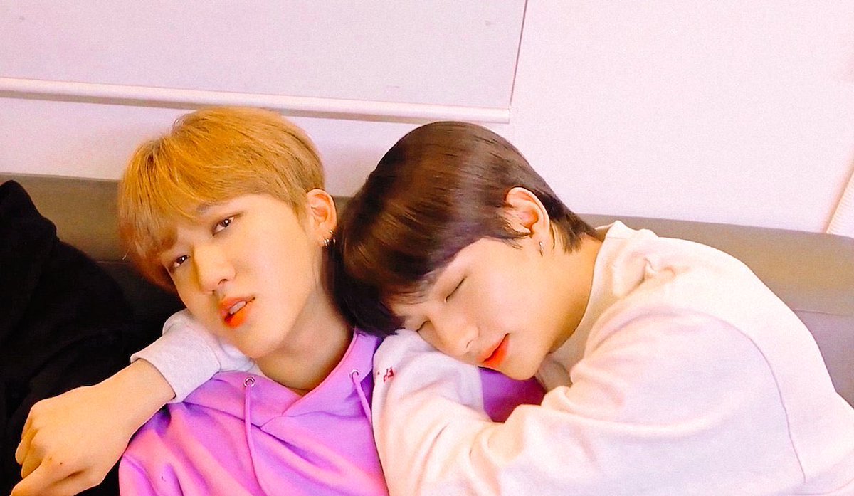 skzshots's tweet photo. 💜🤍 https://t.co/LYybbEDE2q