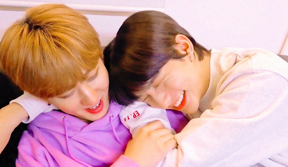 skzshots's tweet photo. 💜🤍 https://t.co/LYybbEDE2q