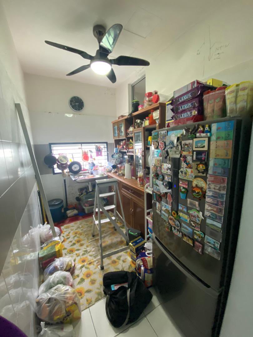 beforeafterpicc's tweet photo. Client: Can I design a kitchen near a narrow place like this?

 Me: I tried.

 From this:                        To this: https://t.co/MRODzZFWM2